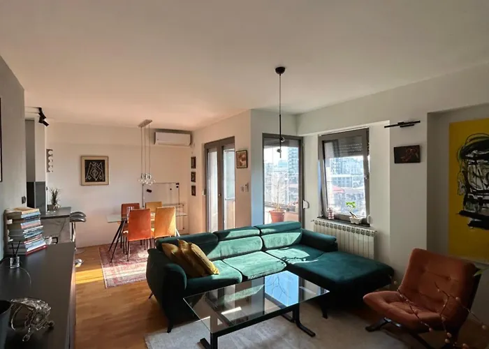 Luxury Artistic Apartment