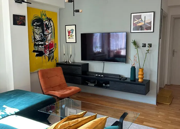 Luxury Artistic Apartment